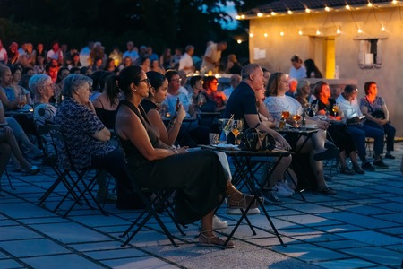 XOD-PRESS-Eva Boto – OBARVAJ SVET Z LJUBEZNIJO-16